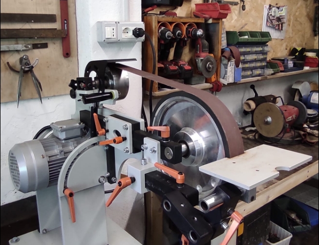 5 Features to Look for in a Belt Grinder for Knife Making